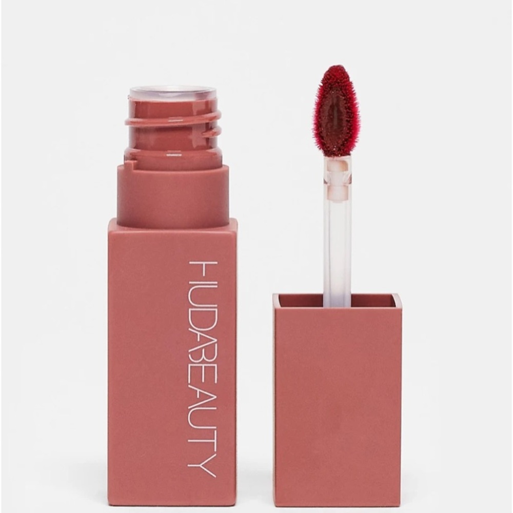 Huda Beauty Lip Blush Liquid Lipstick & Blush in Berry Kiss BNIB
